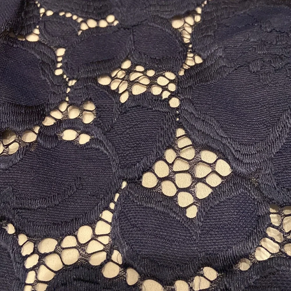 LILLY PULITZER Size XS Beautiful Blue & White Size XS Top - Picture 3 of 11